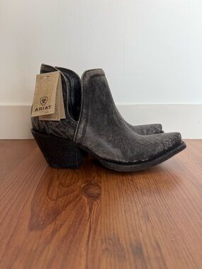 Ariat Ladies Western Dixon Naturally Distressed Ankle Boots